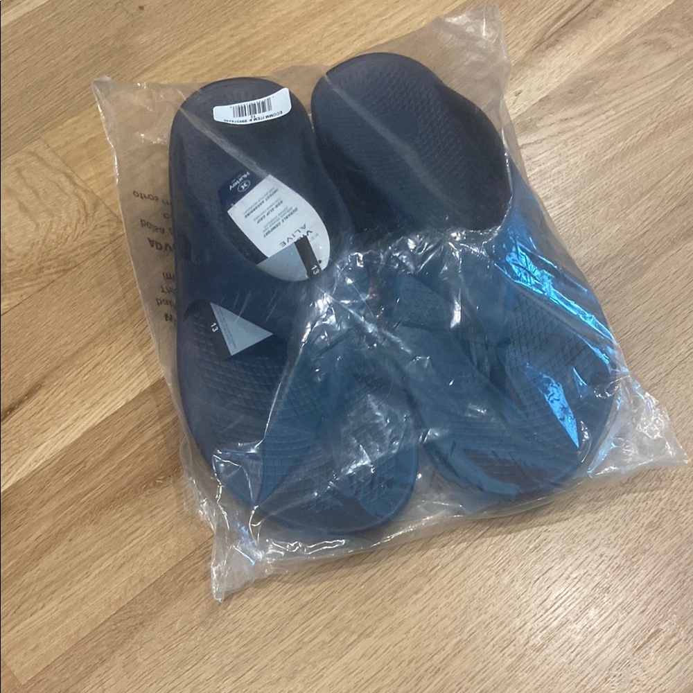 Hurley Men’s Phantom Flip Flops - Picture 2 of 4